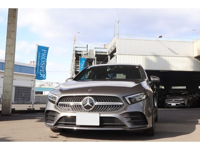 MERCEDES BENZ / MERCEDES BENZ A class sedan