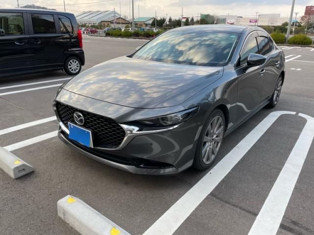 MAZDA / マツダ３セダン