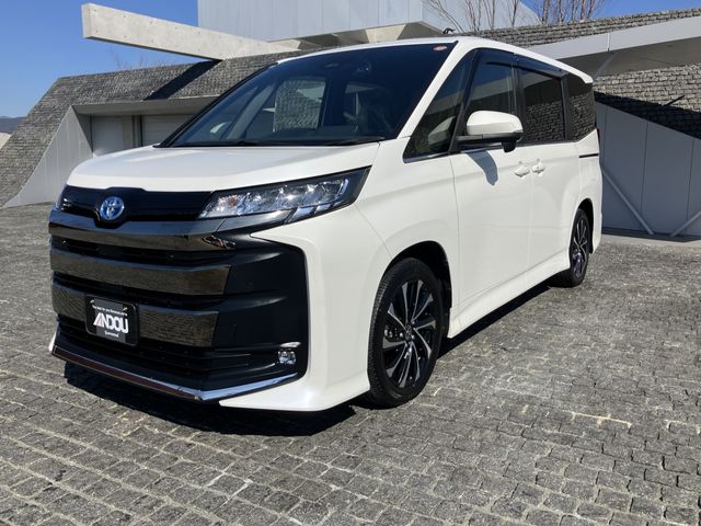 TOYOTA / NOAH HYBRID