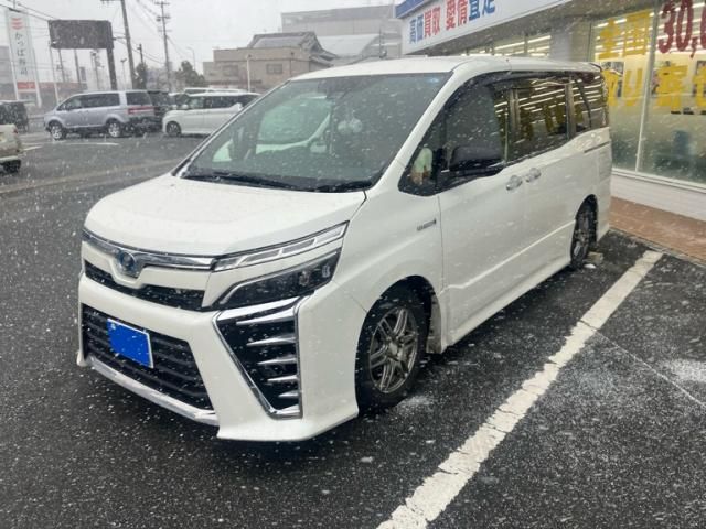 TOYOTA / VOXY HYBRID