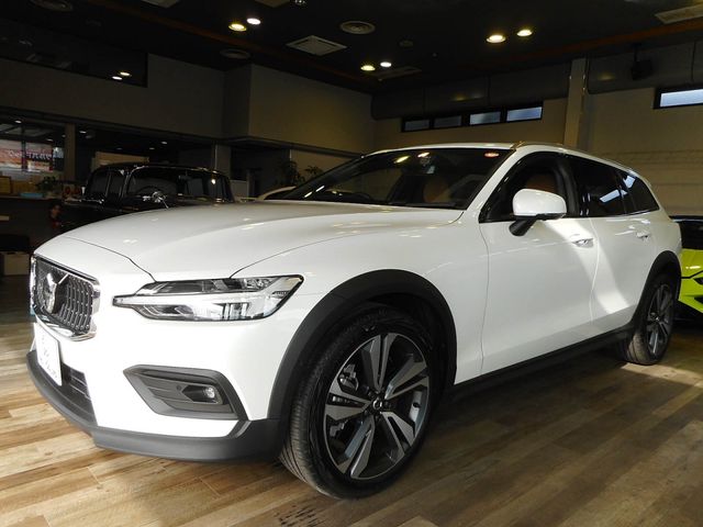 VOLVO / VOLVO V60 CROSS COUNTRY