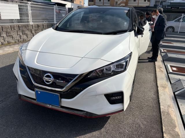 NISSAN / LEAF