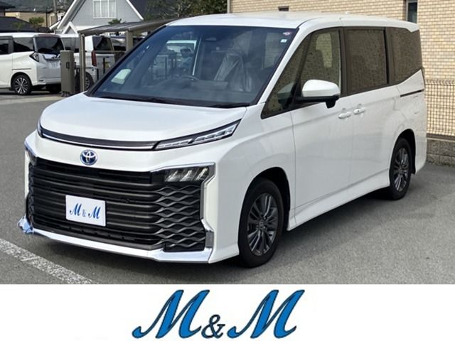 TOYOTA / VOXY HYBRID