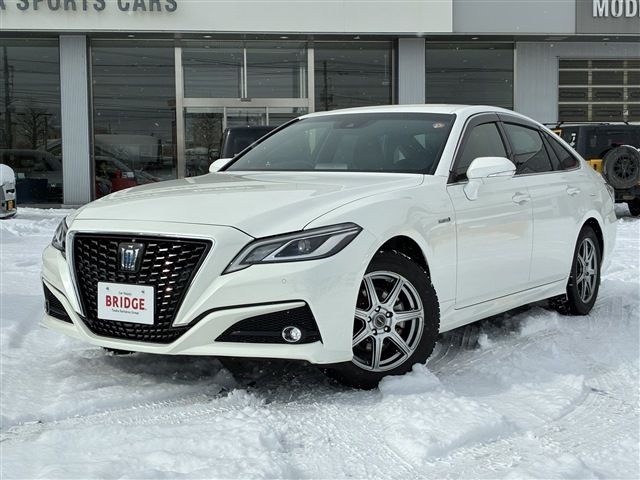 TOYOTA / CROWN sedan hybrid 4WD