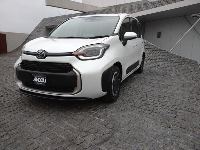 TOYOTA / SIENTA HYBRID