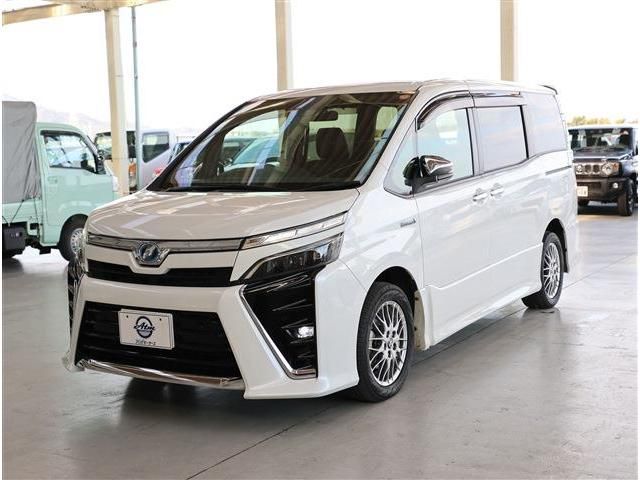 TOYOTA / VOXY HYBRID