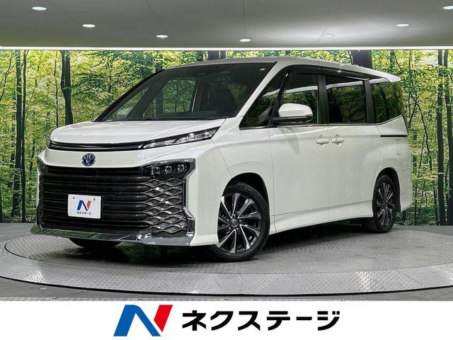 TOYOTA / VOXY HYBRID
