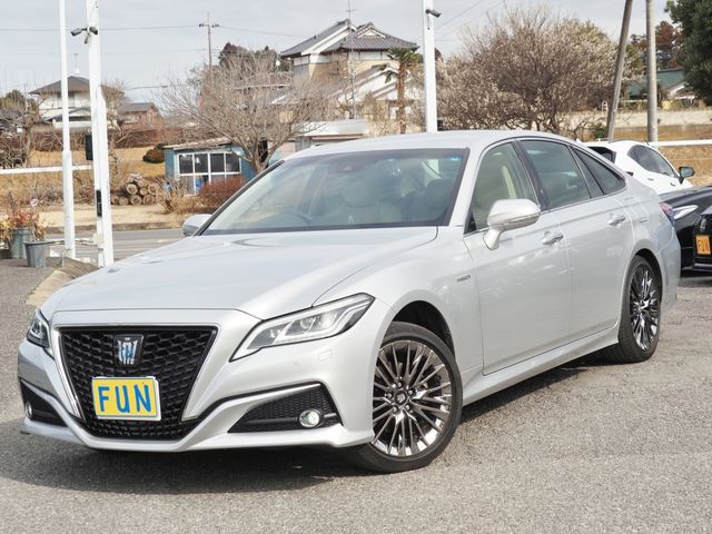 TOYOTA / CROWN sedan hybrid 4WD