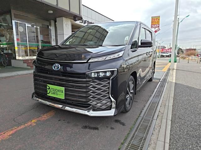 TOYOTA / VOXY HYBRID