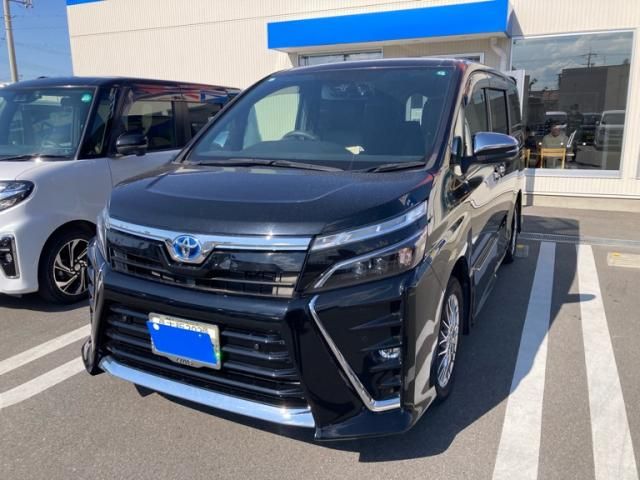 TOYOTA / VOXY HYBRID