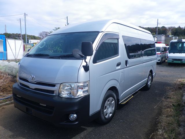 TOYOTA / HIACE COMMUTER