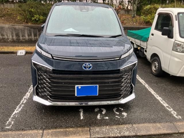 TOYOTA / VOXY HYBRID