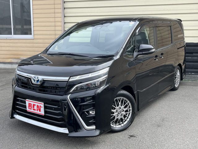 TOYOTA / VOXY HYBRID