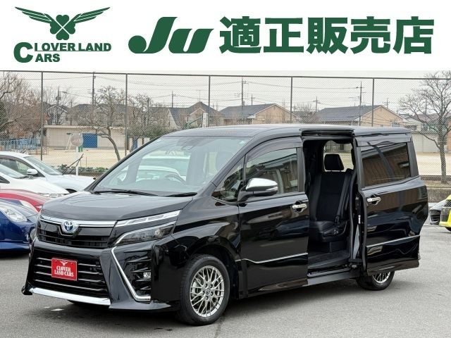 TOYOTA / VOXY HYBRID 4WD