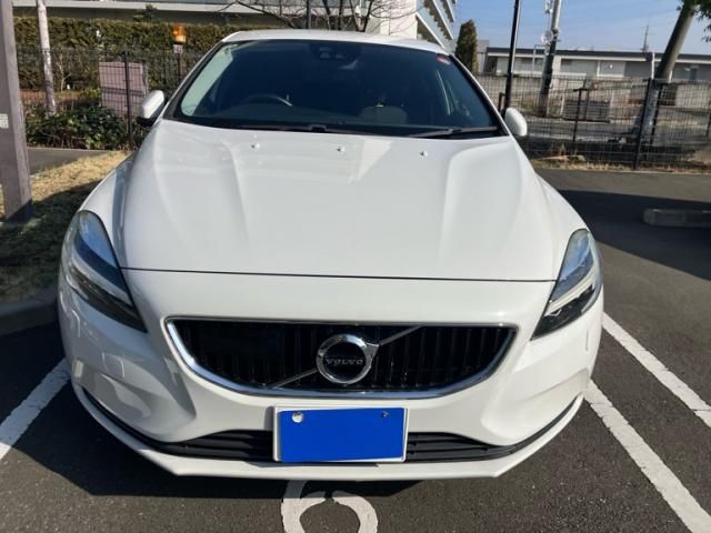 VOLVO / VOLVO V40