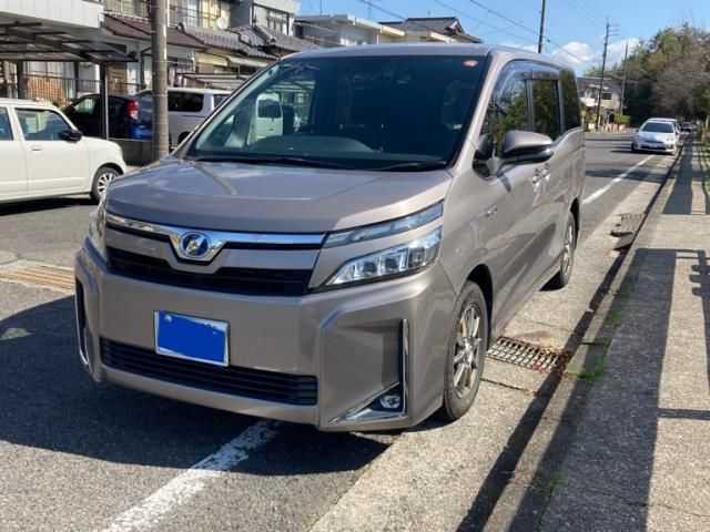 TOYOTA / VOXY HYBRID