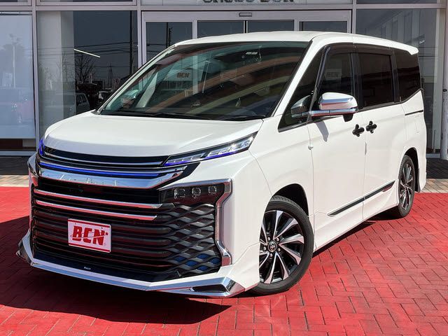 TOYOTA / VOXY HYBRID