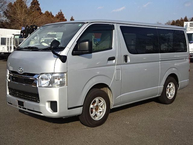 TOYOTA / ハイエース
