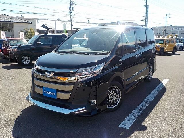 TOYOTA / NOAH HYBRID