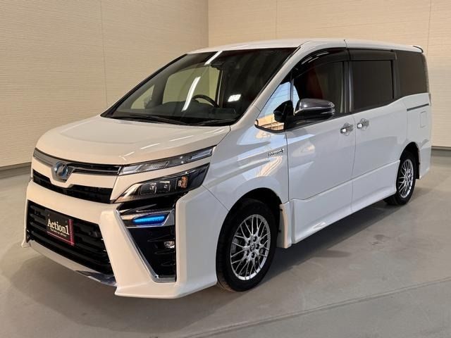 TOYOTA / VOXY HYBRID