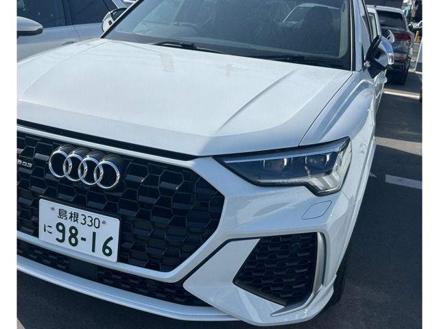 AUDI / AUDI RS Q3