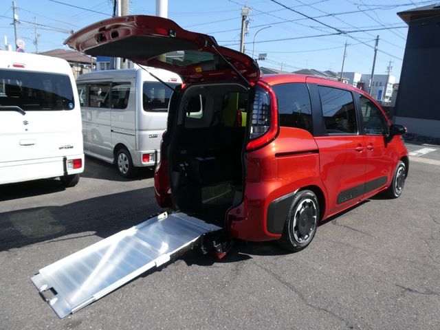 TOYOTA / SIENTA HYBRID