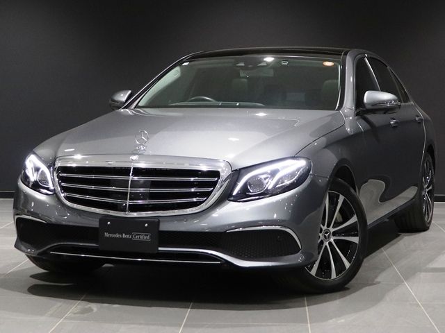 MERCEDES BENZ / MERCEDES BENZ E class sedan