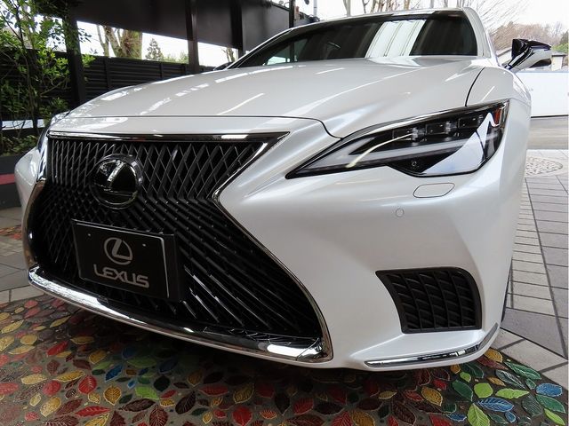 TOYOTA / LEXUS LS500h 4WD