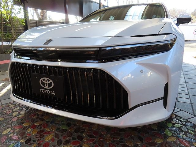 TOYOTA / CROWN sedan hybrid