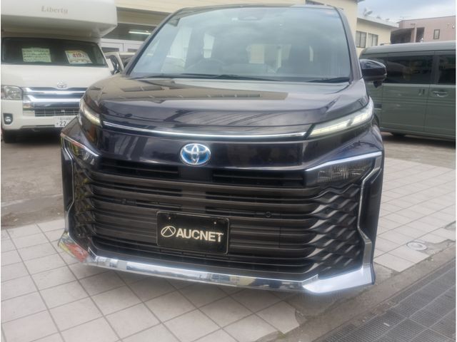 TOYOTA / VOXY HYBRID