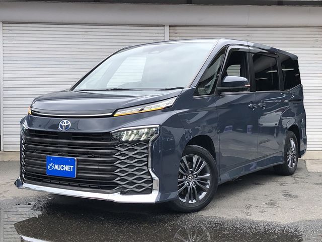 TOYOTA / VOXY HYBRID