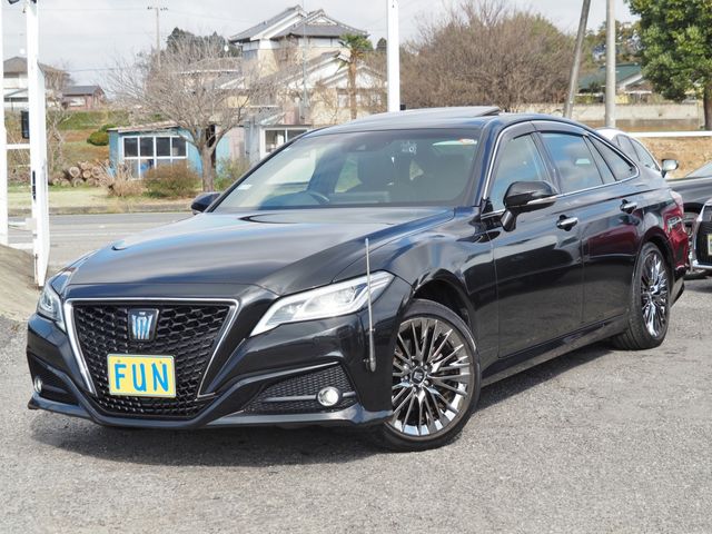 TOYOTA / CROWN sedan hybrid 4WD