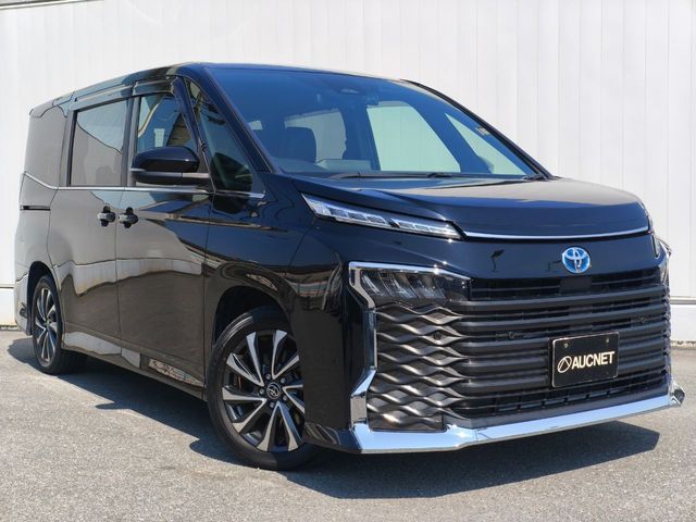 TOYOTA / VOXY HYBRID