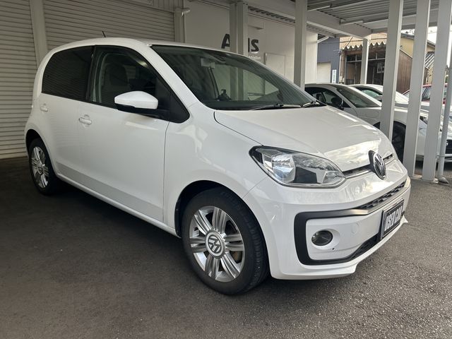 Japanese used car Ref# 1545214 VOLKSWAGEN / VOLKSWAGEN up!