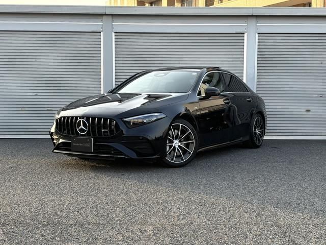 MERCEDES BENZ / MERCEDES AMG Aclass sedan