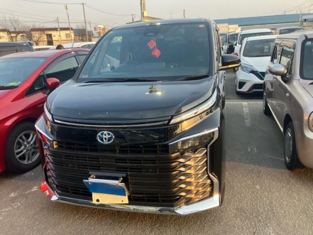 TOYOTA / VOXY HYBRID 4WD