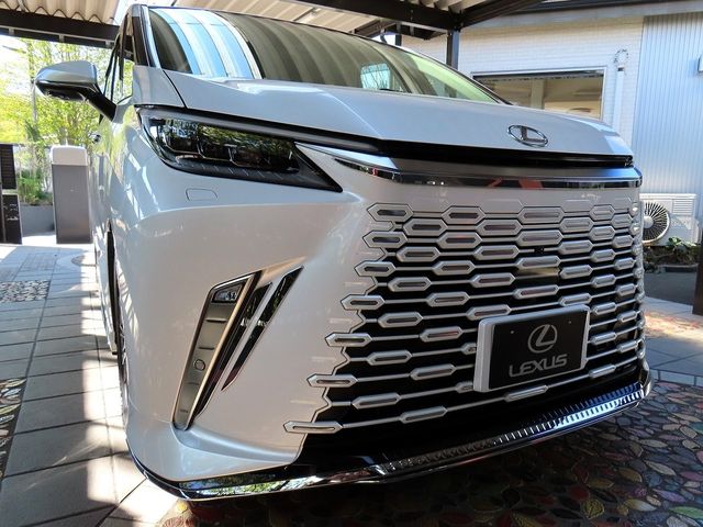 TOYOTA / ﾚｸｻｽ LM500h