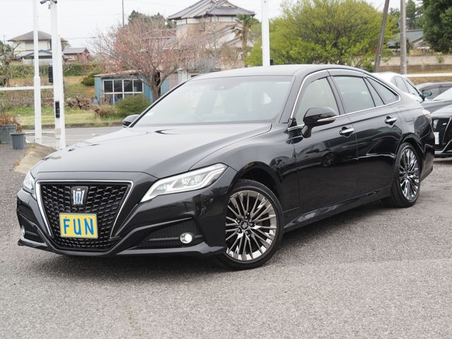 TOYOTA / CROWN sedan hybrid 4WD