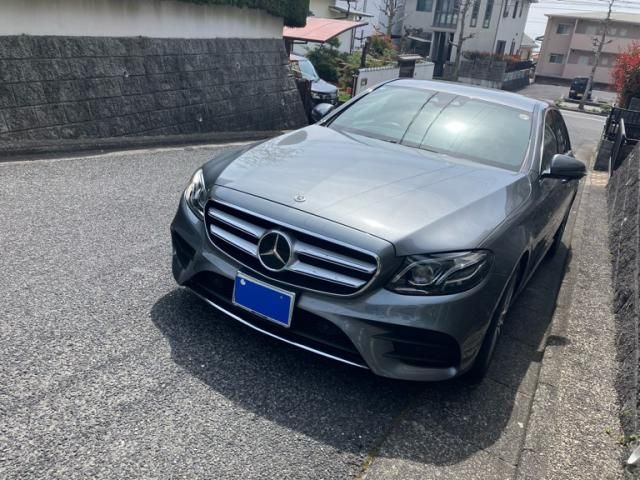 MERCEDES BENZ / MERCEDES BENZ E class sedan