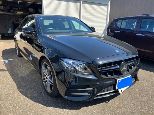 MERCEDES BENZ / MERCEDES BENZ E class sedan