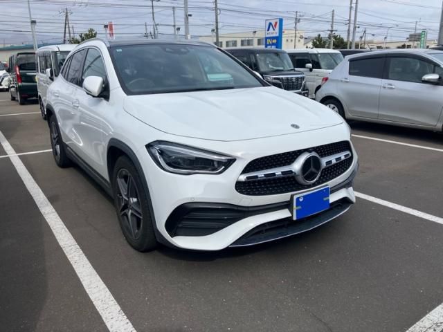 Japanese used car Ref# 1556729 MERCEDES BENZ / MERCEDES BENZ GLA class