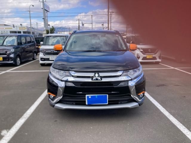 Japanese used car Ref# 1556743 MITSUBISHI / OUTLANDER 4WD