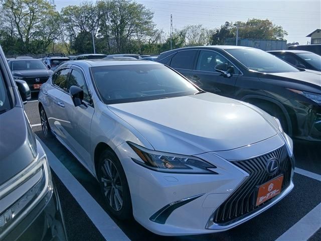Japanese used car Ref# 1556977 TOYOTA / LEXUS ES300h