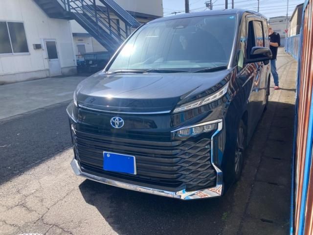 TOYOTA / VOXY HYBRID