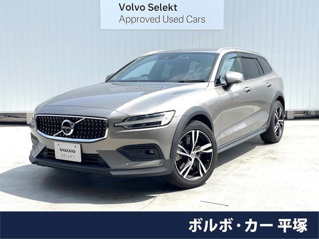 Japanese used car Ref# 1557659 VOLVO / VOLVO V60 CROSS COUNTRY