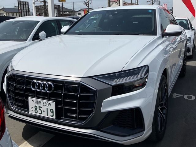 AUDI / AUDI Q8