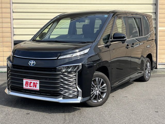 TOYOTA / VOXY HYBRID 4WD