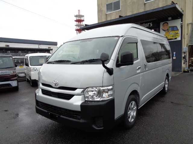 TOYOTA / HIACE COMMUTER