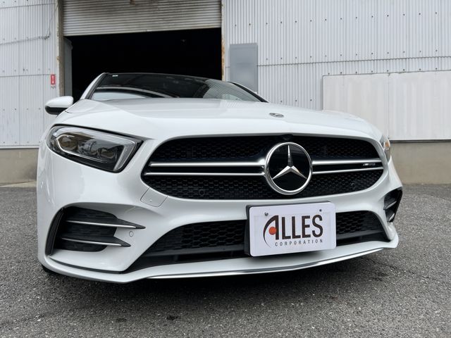 MERCEDES BENZ / MERCEDES AMG Aclass sedan