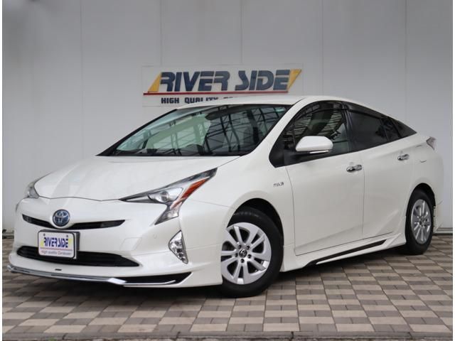 Japanese used car Ref# 1563351 TOYOTA / PRIUS